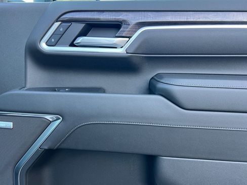 Used 2025 Chevrolet Silverado 2500 LTZ w/ LTZ Plus Package image 21