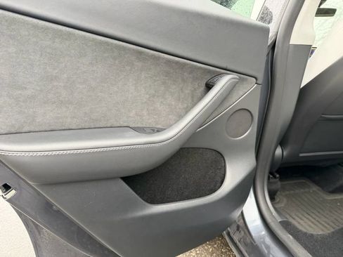 Used 2023 Tesla Model Y 2WD image 9