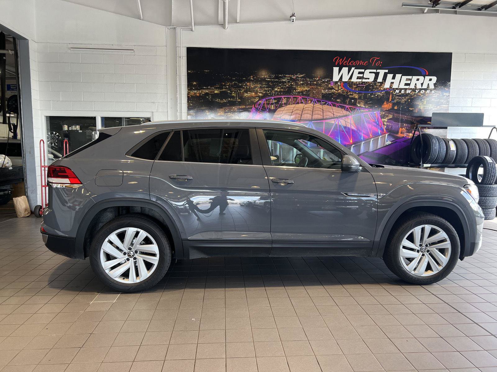 Used 2021 Volkswagen Atlas Cross Sport SE w/ Panoramic Sunroof Package AWD/4WD image 10
