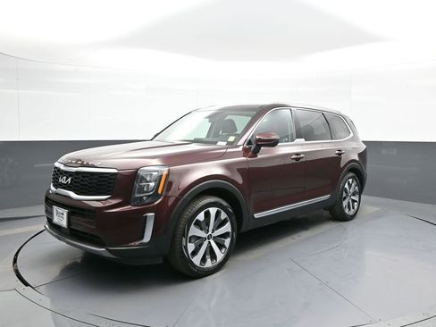 Certified 2022 Kia Telluride EX w/ EX Premium Package FWD image 10