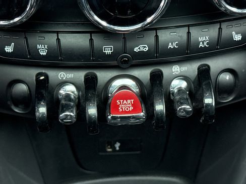 Used 2021 MINI Cooper 2-Door Hardtop image 19