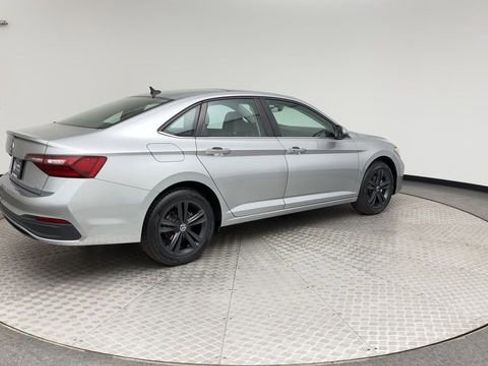 Certified 2023 Volkswagen Jetta SE FWD image 2