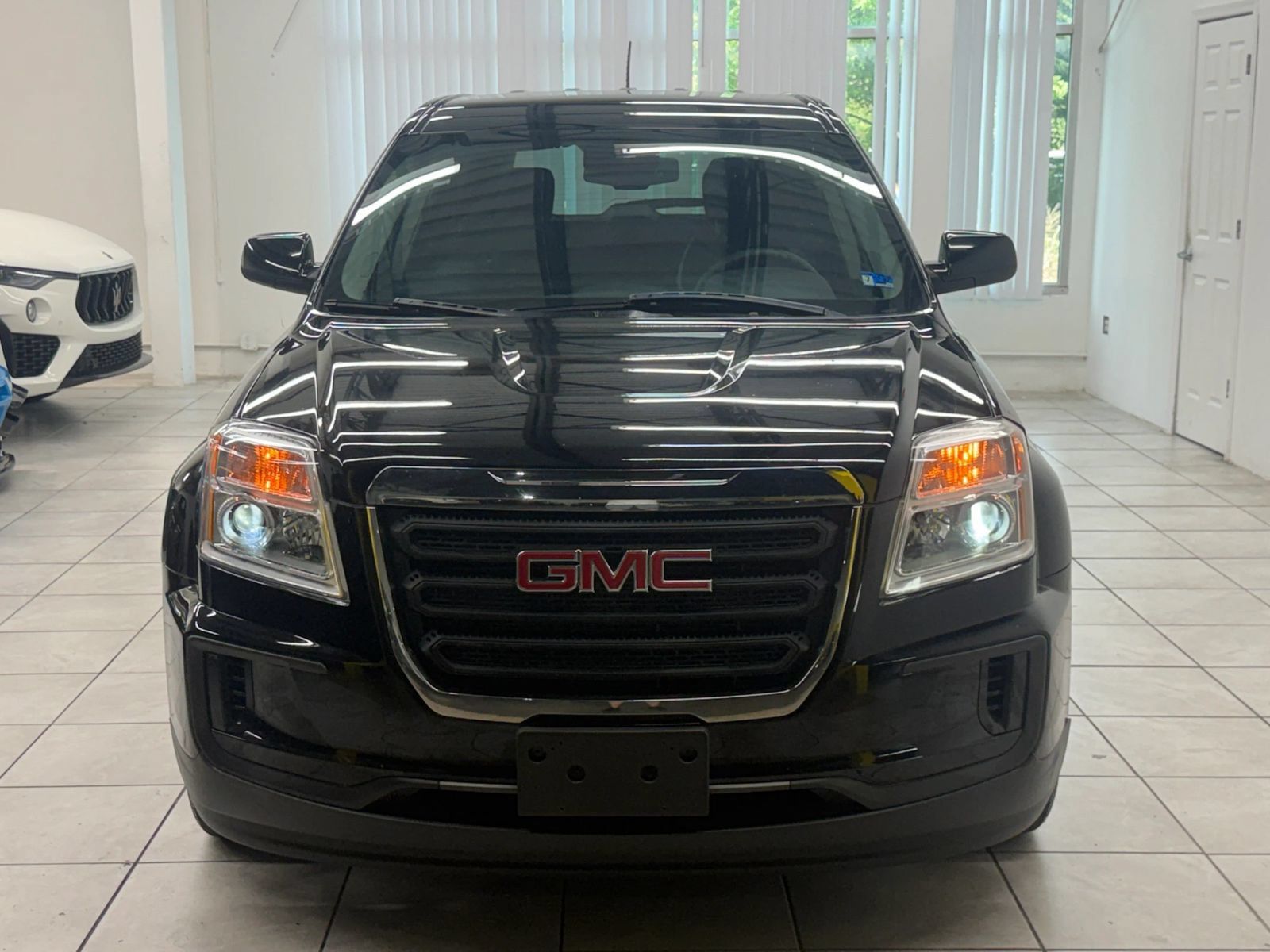 Used 2017 GMC Terrain SLE FWD image 2