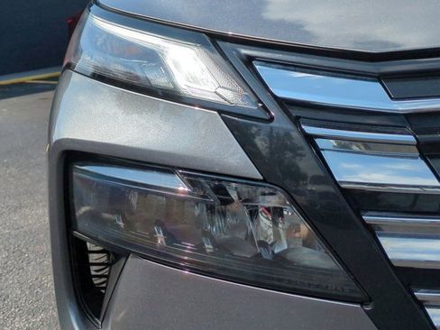 Used 2024 Nissan Rogue S image 10