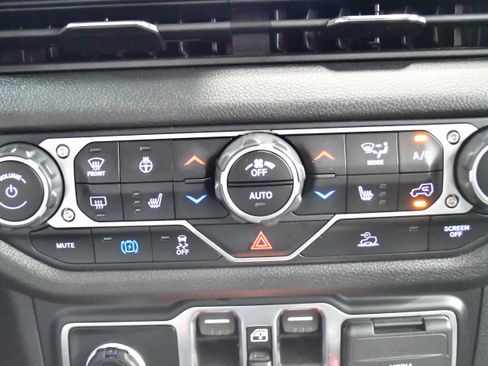 Used 2024 Jeep Wrangler Unlimited AWD/4WD image 26