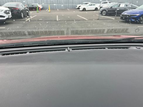 Used 2018 Toyota Corolla LE FWD image 17