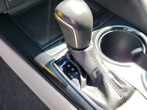 Used 2019 Toyota Camry SE FWD image 12