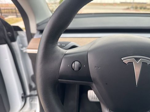 Used 2023 Tesla Model Y Performance image 6