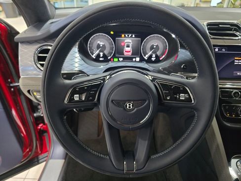 Used 2022 Bentley Bentayga image 11