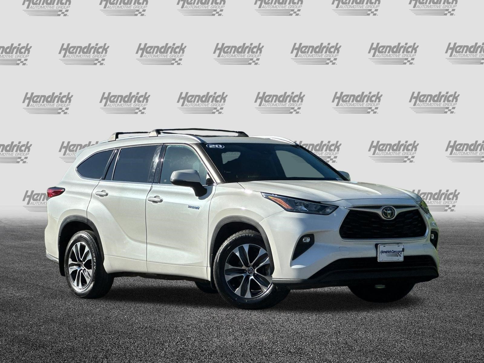 Used 2020 Toyota Highlander XLE AWD/4WD image 2