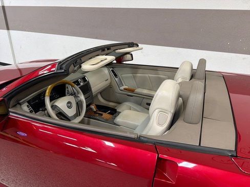 Used 2004 Cadillac XLR RWD image 15