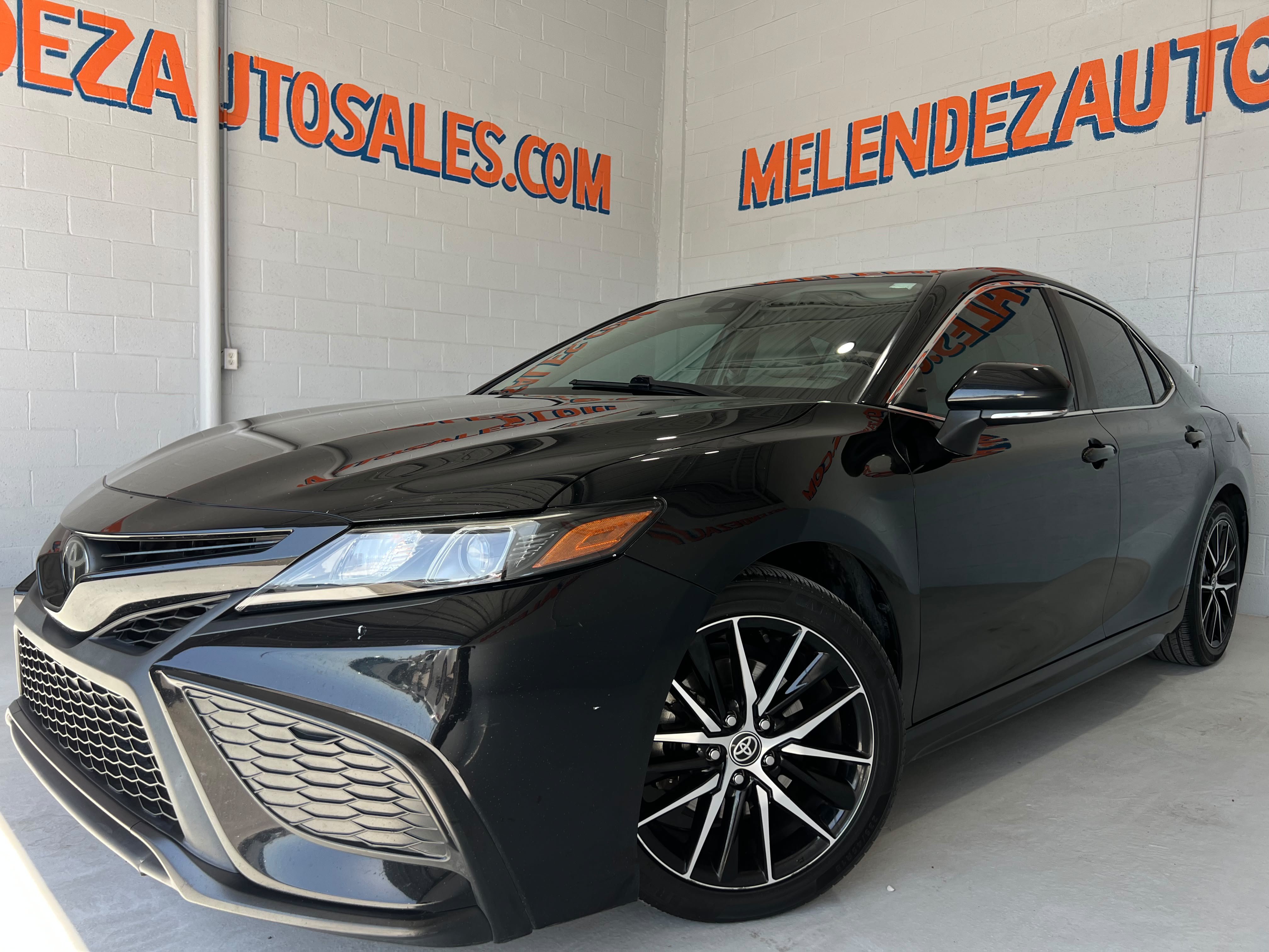 Used 2022 Toyota Camry SE w/ Carpet Mat Package (TMS) FWD image 1