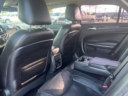 Used 2020 Chrysler 300 Limited RWD image 31