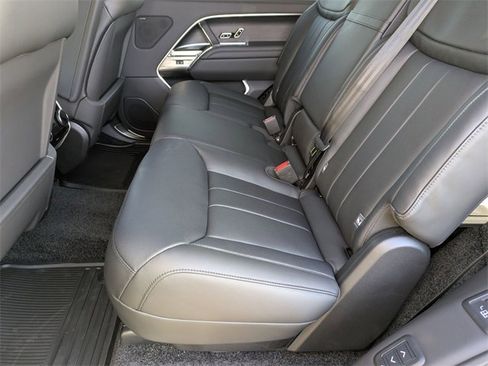 New 2026 Land Rover Range Rover Long Wheelbase SE image 15