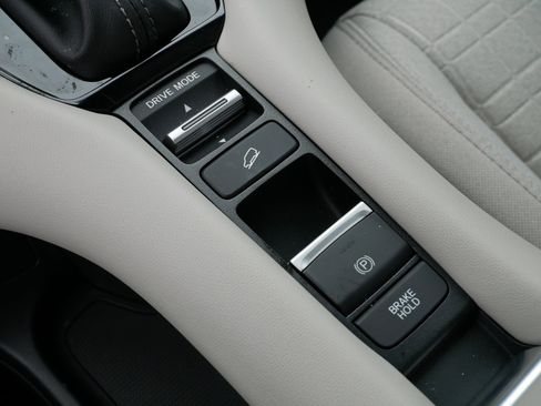 Certified 2026 Honda HR-V LX image 25