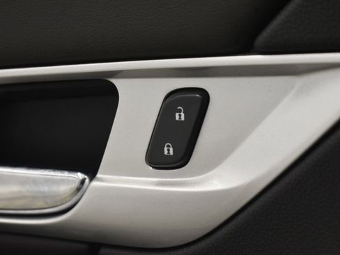 Used 2017 GMC Terrain SLE image 33