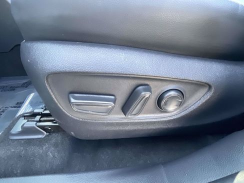 Used 2023 Toyota Highlander XLE FWD image 19