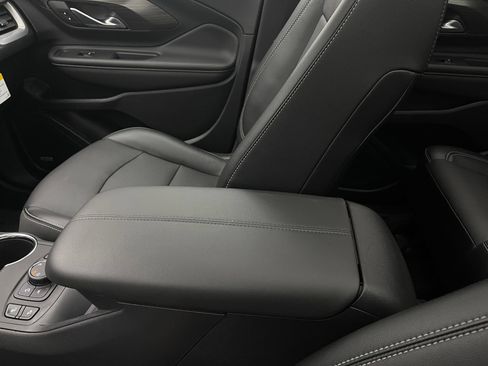 Used 2024 GMC Terrain SLT w/ Infotainment Package II AWD/4WD image 30