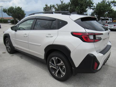 Used 2024 Subaru Crosstrek 2.0i Premium w/ Crosstrek Mirror Package AWD/4WD image 5