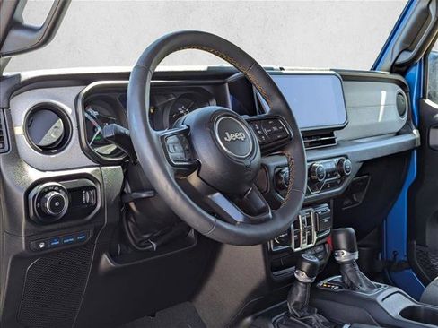 Used 2024 Jeep Wrangler Unlimited w/ Convenience Group AWD/4WD image 10