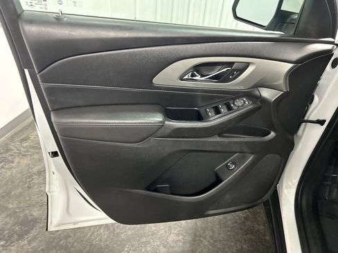 Used 2023 Chevrolet Traverse LT FWD image 13