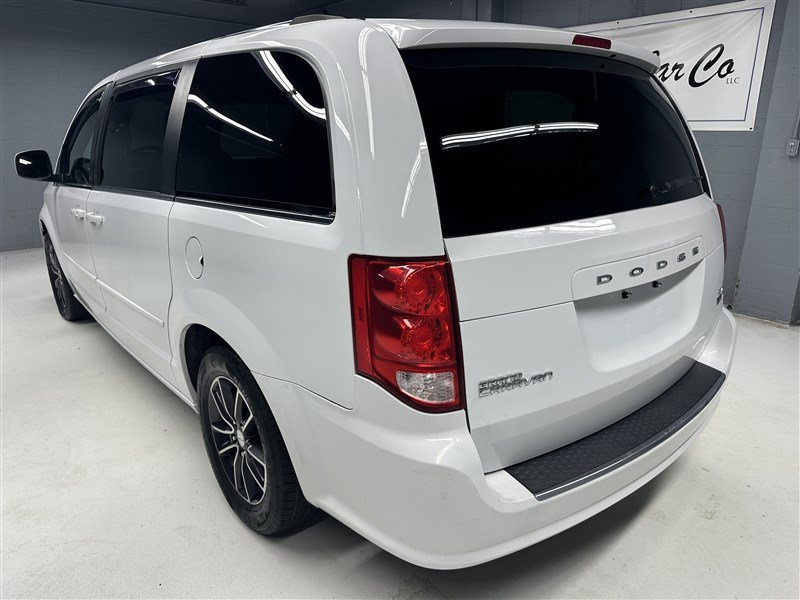 Used 2017 Dodge Grand Caravan SXT FWD image 9