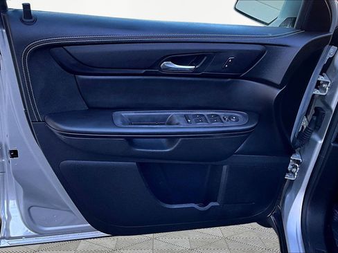 Used 2016 Chevrolet Traverse LT w/ Style and Technology Package FWD image 20