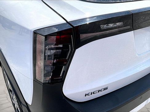 Used 2025 Nissan Kicks SV FWD image 25