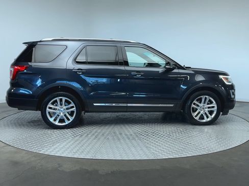 Used 2017 Ford Explorer XLT w/ Equipment Group 201A AWD/4WD image 9