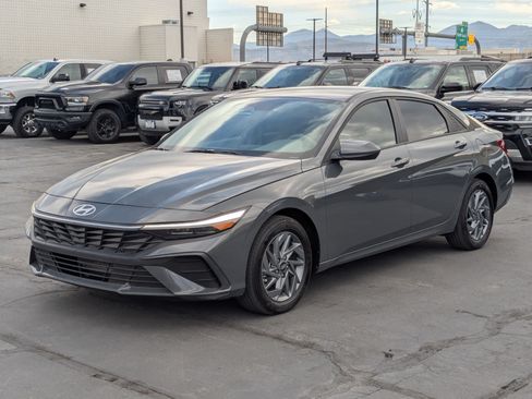 Certified 2024 Hyundai Elantra SEL FWD image 10