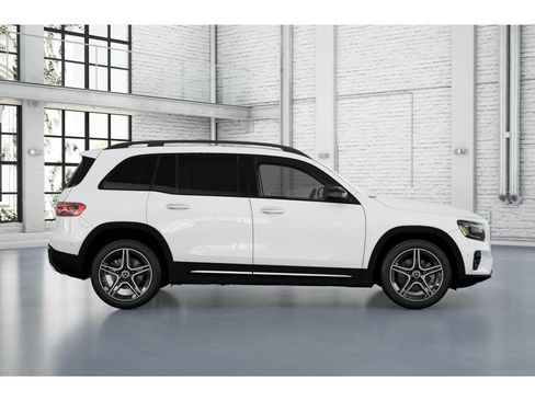 Used 2026 Mercedes-Benz GLB 250 4MATIC image 16