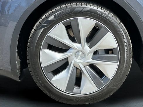 Used 2023 Tesla Model Y Long Range AWD/4WD image 24