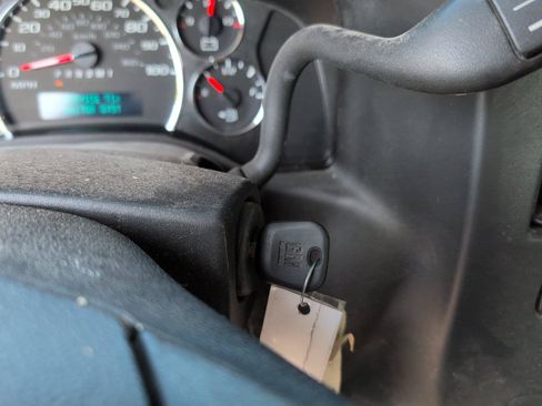 Used 2017 Chevrolet Express 2500 RWD image 18