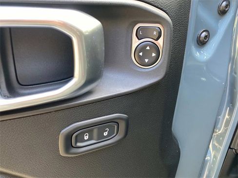 Used 2024 Jeep Wrangler Unlimited image 14