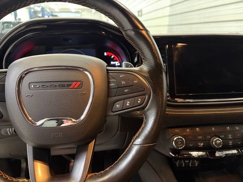 Used 2022 Dodge Durango R/T w/ Hemi Orange Plus Package AWD/4WD image 15