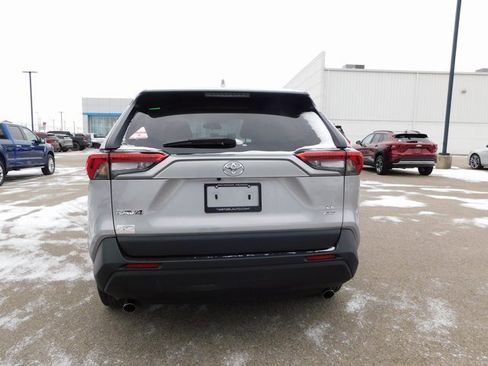 Used 2022 Toyota RAV4 LE image 4