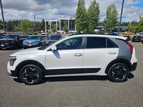 Certified 2023 Kia Niro Wave w/ Wave Preserve Package FWD image 8