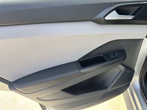 Certified 2023 Volkswagen Taos SE FWD image 9
