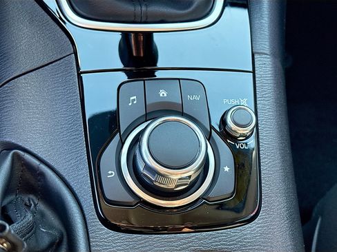 Used 2016 MAZDA MAZDA3 i Sport w/ Preferred Equipment Package image 17