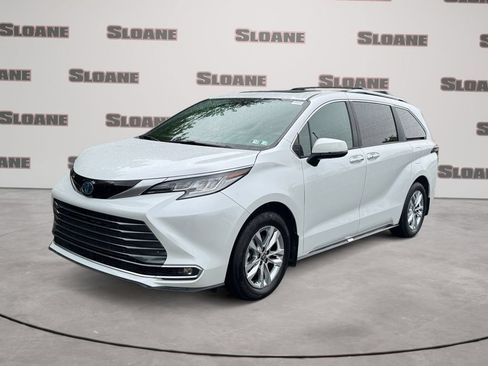 Used 2025 Toyota Sienna Limited AWD/4WD image 1