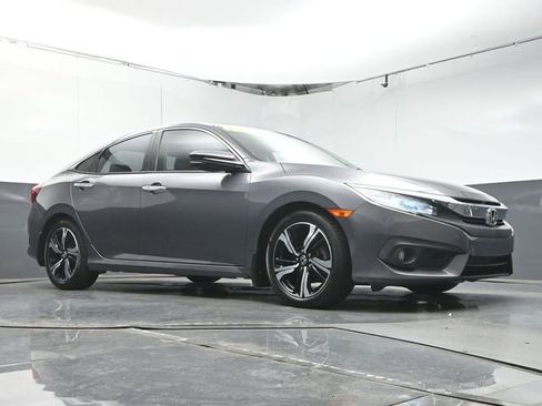 Used 2017 Honda Civic Touring image 38
