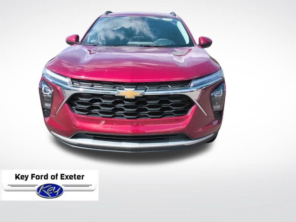 Used 2025 Chevrolet Trax LT FWD image 4
