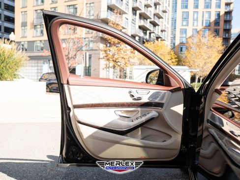 Used 2018 Mercedes-Benz S 560 4MATIC Sedan w/ Premium Package image 44