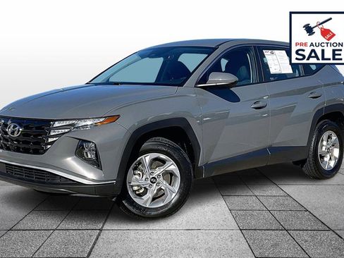 Used 2024 Hyundai Tucson SE image 1