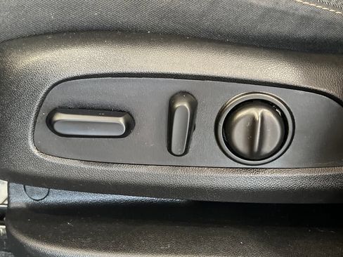 Used 2019 Chevrolet Equinox LT w/ Sun & Navigation Package AWD/4WD image 33