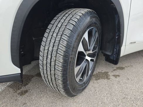 Used 2020 Toyota Highlander XLE image 34