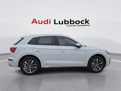 Used 2023 Audi Q5 2.0T Premium w/ Convenience Package image 9