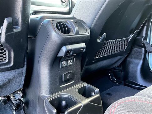 Used 2024 Jeep Wrangler Unlimited Rubicon AWD/4WD image 36