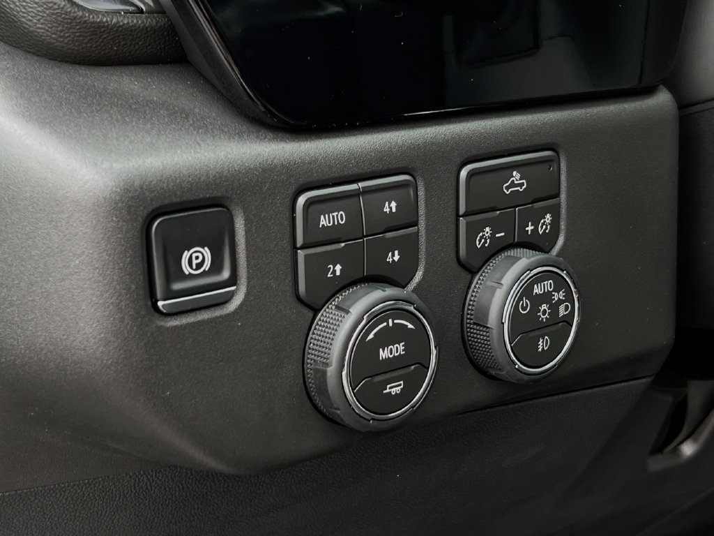 Used 2026 Chevrolet Silverado 1500 LT Trail Boss w/ Convenience Package II AWD/4WD image 9