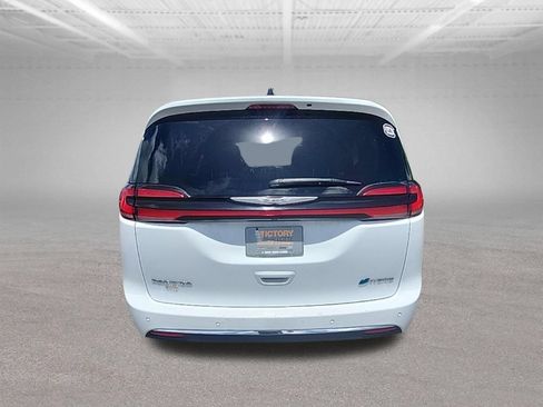 Used 2023 Chrysler Pacifica Touring-L FWD image 31